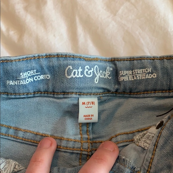 Girls cutoff style Jean shorts with butterflies - Picture 3 of 7